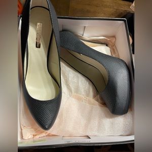 BCBG BLACK PUMPS